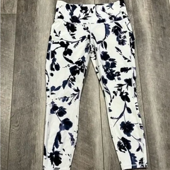 Athleta Water Flower 7/8 Tight Leggings - Picture 2 of 7
